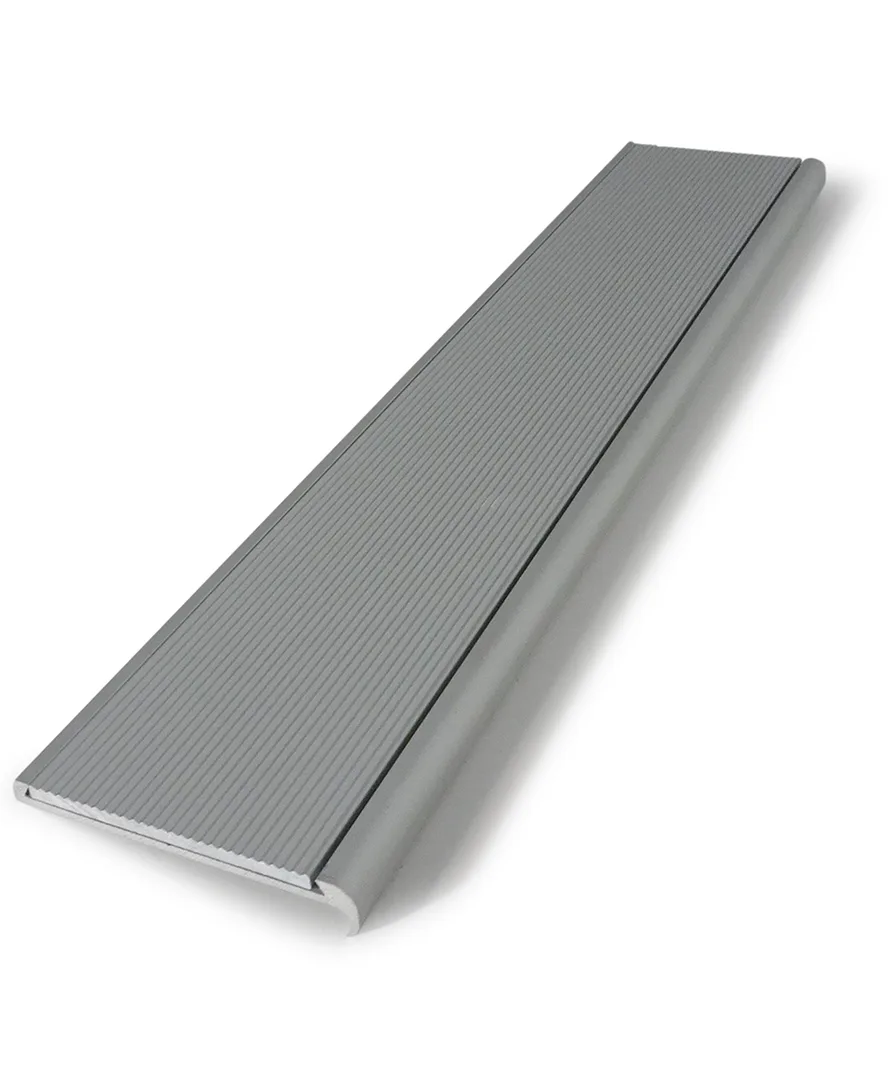Aluminium stair nosing – Recessed with corrugated aluminium insert- ST12