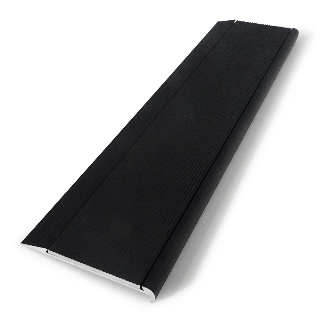 Aluminium stair nosing with corrugated aluminium insert- ST5